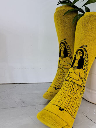 جوراب نیم ساق طرح خاتون زرد